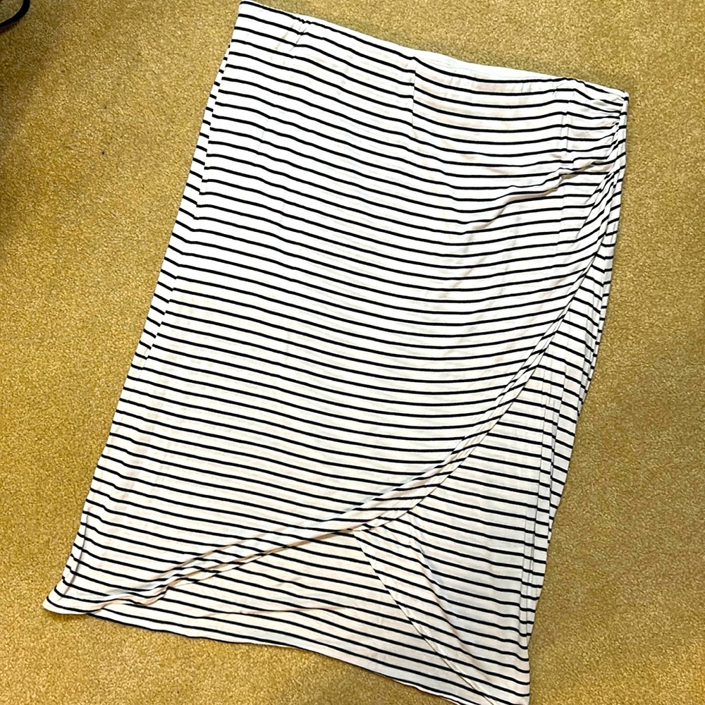 Max Studio knee length skirt